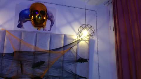 Snapshot of scarlettqueencs chatting on 11/02/25, 04:37 Scarlett online show from 11/02/25, 04:37