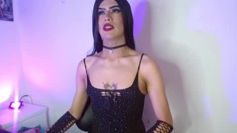 Snapshot of scarlettqueencs chatting on 11/15/25, 06:22 Scarlett online show from 11/15/25, 06:22