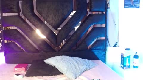 Snapshot of scarlettqueencs chatting on 11/26/25, 02:23 Scarlett online show from 11/26/25, 02:23