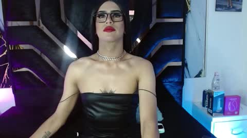 Snapshot of scarlettqueencs chatting on 11/27/25, 03:41 Scarlett online show from 11/27/25, 03:41