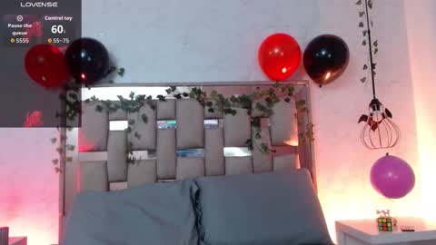 Snapshot of scarlettroxx chatting on 10/31/25, 11:55 Scarlet online show from 10/31/25, 11:55