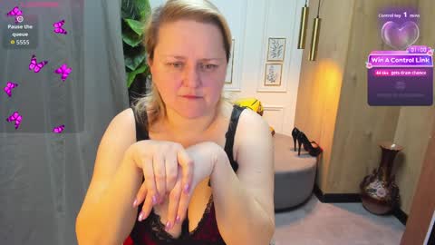 Snapshot of scarlettsoft chatting on 04/01/26, 05:41 Scarlett online show from 04/01/26, 05:41