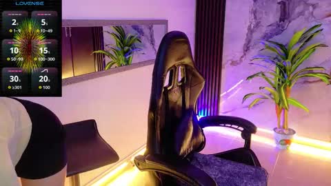 scarlettt_jones online show from 11/13/25, 10:19