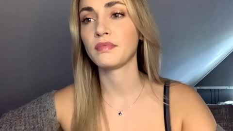 Snapshot of scarlettxblonde chatting on 04/21/26, 02:23 ScarlettxBlonde online show from 04/21/26, 02:23