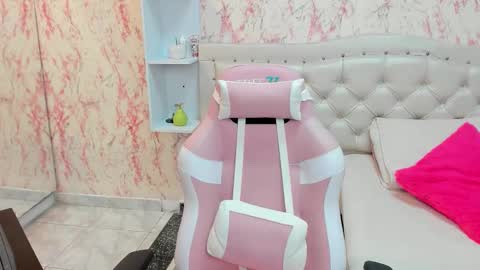 Scarlet online show from 12/22/25, 01:46