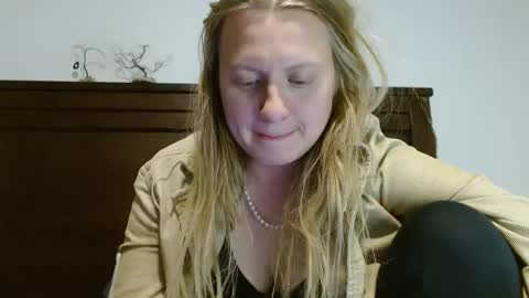 Snapshot of scartit chatting on 02/25/25, 04:57 ScarTit Bernhard online show from 02/25/25, 04:57