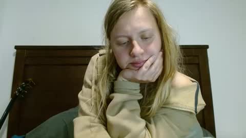 Snapshot of scartit chatting on 03/11/25, 04:10 ScarTit Bernhard online show from 03/11/25, 04:10