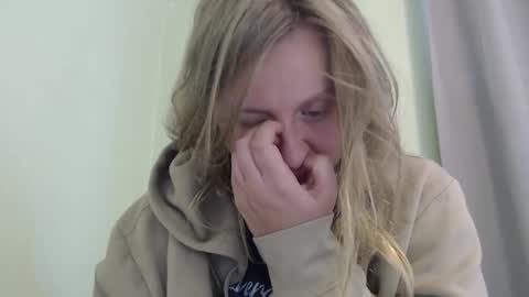 Snapshot of scartit chatting on 10/06/25, 04:48 ScarTit Bernhard online show from 10/06/25, 04:48