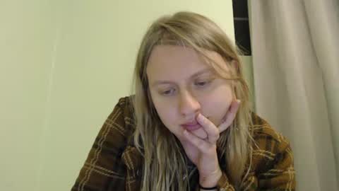 Snapshot of scartit chatting on 10/18/25, 04:04 ScarTit Bernhard online show from 10/18/25, 04:04