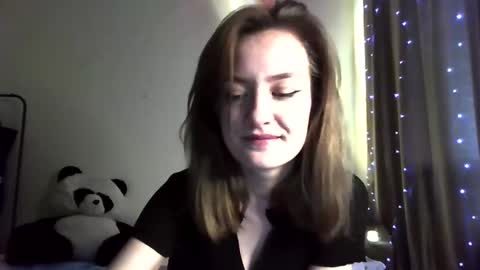 Snapshot of scented_elsa chatting on 03/03/26, 06:30 Elsa online show from 03/03/26, 06:30