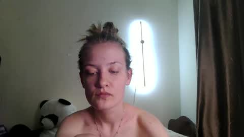 Snapshot of scented_elsa chatting on 04/10/26, 02:11 Elsa online show from 04/10/26, 02:11