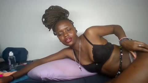 Snapshot of scentedfriction chatting on 09/13/25, 07:02 scentedfriction online show from 09/13/25, 07:02