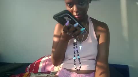 Snapshot of scentedfriction chatting on 09/17/25, 02:30 scentedfriction online show from 09/17/25, 02:30