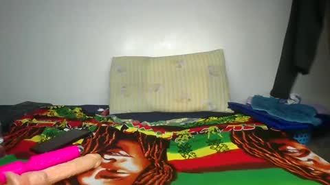 Snapshot of scentedfriction chatting on 09/30/25, 06:07 scentedfriction online show from 09/30/25, 06:07