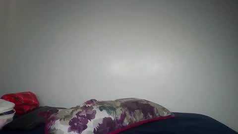 Snapshot of scentedfriction chatting on 10/11/25, 01:20 scentedfriction online show from 10/11/25, 01:20