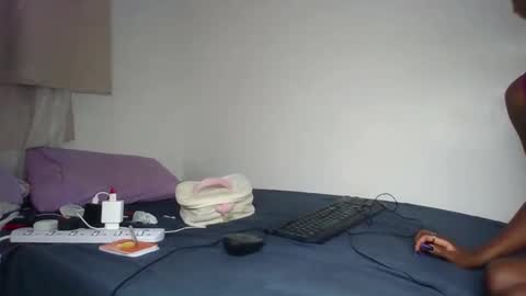 Snapshot of scentedfriction chatting on 10/30/25, 10:54 scentedfriction online show from 10/30/25, 10:54