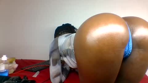 Snapshot of scentedfriction chatting on 11/24/25, 10:53 scentedfriction online show from 11/24/25, 10:53