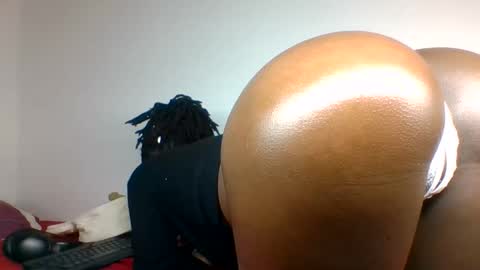 Snapshot of scentedfriction chatting on 12/03/25, 11:36 scentedfriction online show from 12/03/25, 11:36