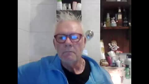 Snapshot of schizzodoro chatting on 10/20/25, 03:51 schizzodoro online show from 10/20/25, 03:51