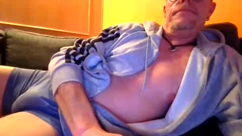 Snapshot of schmuhbaer1 chatting on 11/08/25, 07:19 schmuhbaer1 online show from 11/08/25, 07:19