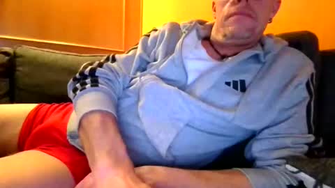 Snapshot of schmuhbaer1 chatting on 11/17/25, 03:07 schmuhbaer1 online show from 11/17/25, 03:07