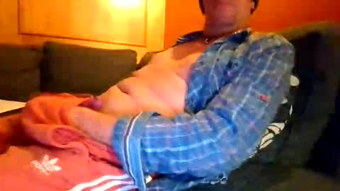 Snapshot of schmuhbaer1 chatting on 12/03/25, 02:19 schmuhbaer1 online show from 12/03/25, 02:19