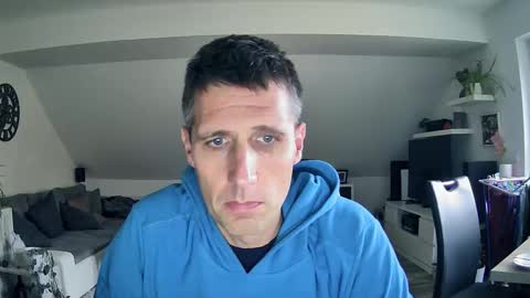 Snapshot of schnuckigeil chatting on 10/28/25, 02:42 Dildomen online show from 10/28/25, 02:42