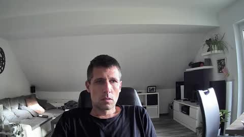 Snapshot of schnuckigeil chatting on 10/31/25, 08:15 Dildomen online show from 10/31/25, 08:15