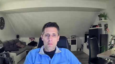 Snapshot of schnuckigeil chatting on 12/18/25, 07:31 Dildomen online show from 12/18/25, 07:31