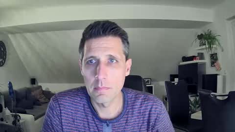 Snapshot of schnuckigeil chatting on 02/17/26, 06:25 Dildomen online show from 02/17/26, 06:25