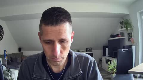 Snapshot of schnuckigeil chatting on 04/16/26, 09:32 Dildomen online show from 04/16/26, 09:32