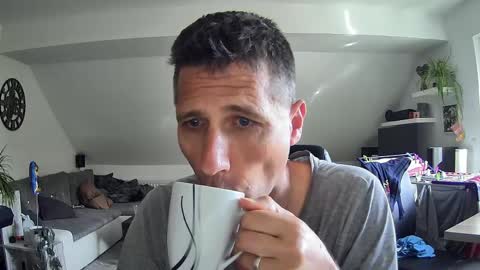 Snapshot of schnuckigeil chatting on 05/04/26, 07:26 Dildomen online show from 05/04/26, 07:26