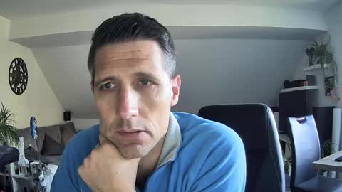 Snapshot of schnuckigeil chatting on 05/18/26, 04:24 Dildomen online show from 05/18/26, 04:24