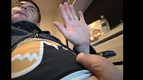 Snapshot of schosch01 chatting on 12/16/24, 09:09 schosch01 online show from 12/16/24, 09:09