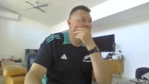 Scoobs online show from 02/01/26, 01:48