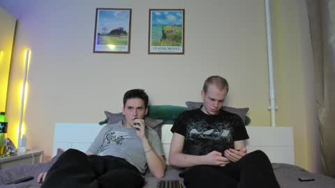 Thomas brunette and Alex blond online show from 12/02/24, 10:56