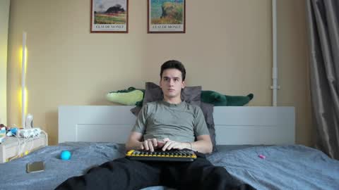 Thomas brunette and Alex blond online show from 12/04/24, 10:02