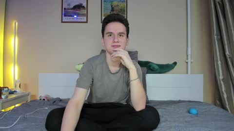 Thomas brunette and Alex blond online show from 12/04/24, 01:09