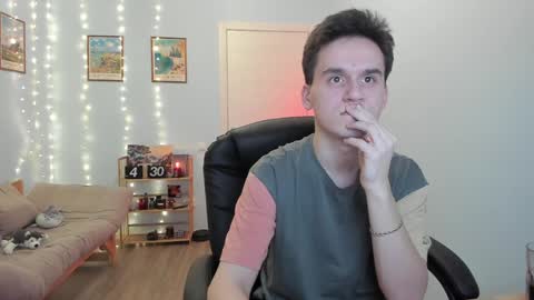 Thomas brunette and Alex blond online show from 12/12/24, 08:53