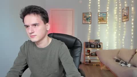 Thomas brunette and Alex blond online show from 12/17/24, 08:23