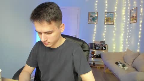 Thomas brunette and Alex blond online show from 01/05/25, 08:22