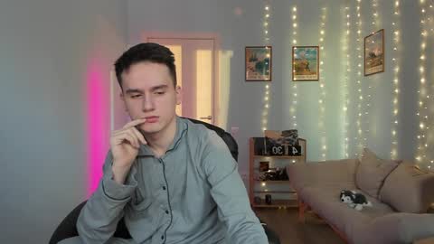 Thomas brunette and Alex blond online show from 01/06/25, 08:24