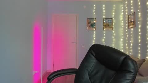 Thomas brunette and Alex blond online show from 01/09/25, 08:45