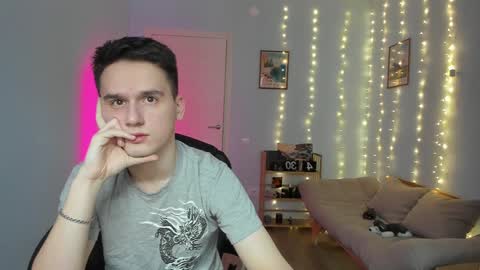 Thomas brunette and Alex blond online show from 01/10/25, 09:34