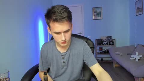 Thomas brunette and Alex blond online show from 01/17/25, 10:55