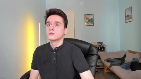 Thomas brunette and Alex blond online show from 02/06/25, 12:26