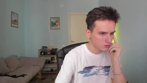 Thomas brunette and Alex blond online show from 03/02/25, 07:10