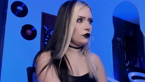 Snapshot of scorpiogyal chatting on 10/22/25, 01:17 Goddess online show from 10/22/25, 01:17