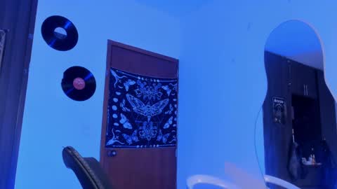 Snapshot of scorpiogyal chatting on 10/25/25, 01:02 Goddess online show from 10/25/25, 01:02