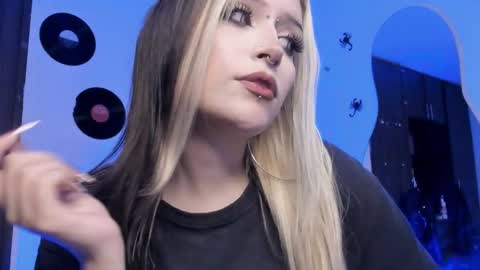 Snapshot of scorpiogyal chatting on 11/10/25, 04:00 Goddess online show from 11/10/25, 04:00